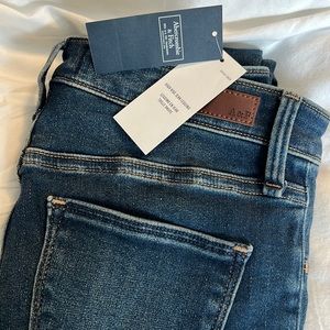 NWT - Abercrombie & Fitch high rise jean leggings - size 27